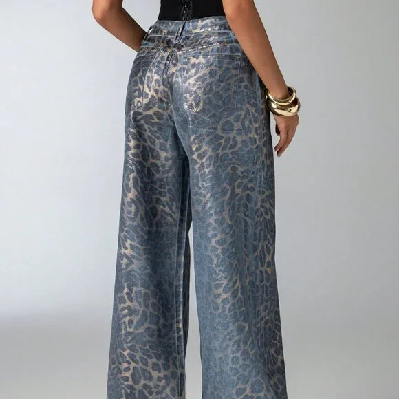 Baby Blue Casual Women's Denim Jeans with Leopard Print and Zipper Detail - Picture 2 of 7